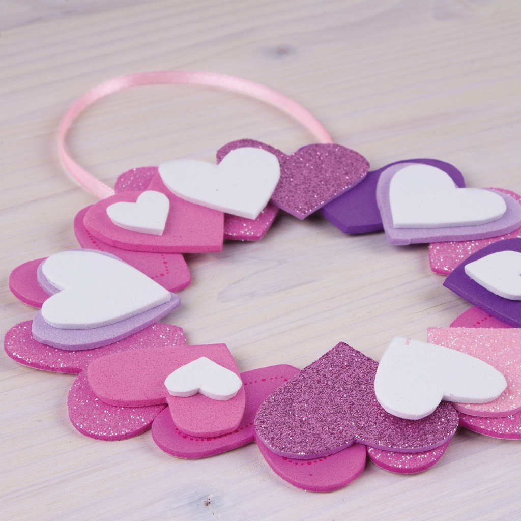 GOMA EVA APLI 13283 CORAZONES ADH. PURPURINA 52 UNID.