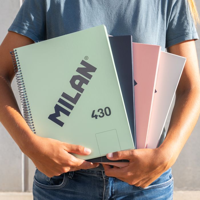 CUADERNO MILAN 57141E80P TAPA DURA A4 CON ESPIRAL 80 H. BLANCAS DE 95 GR. COLECCION 430 SINCE 1918 ROSA