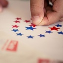 GOMETS APLI 12053 19,5MM ESTRELLA ROJO METALIZ. 1416UN