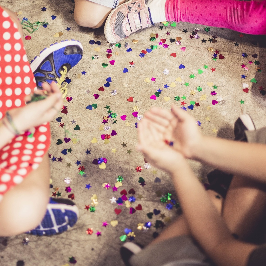 CONFETI APLI 13821 15MM ESTRELLAS COLORES SURT. 14GR